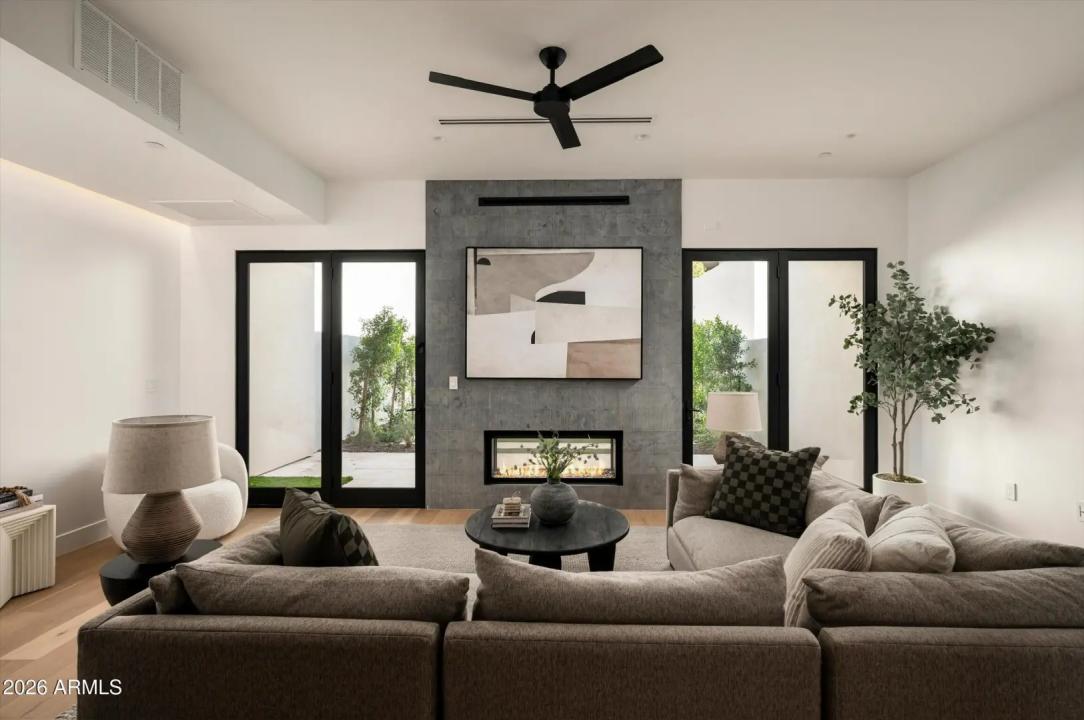 Real Estate Picture 12