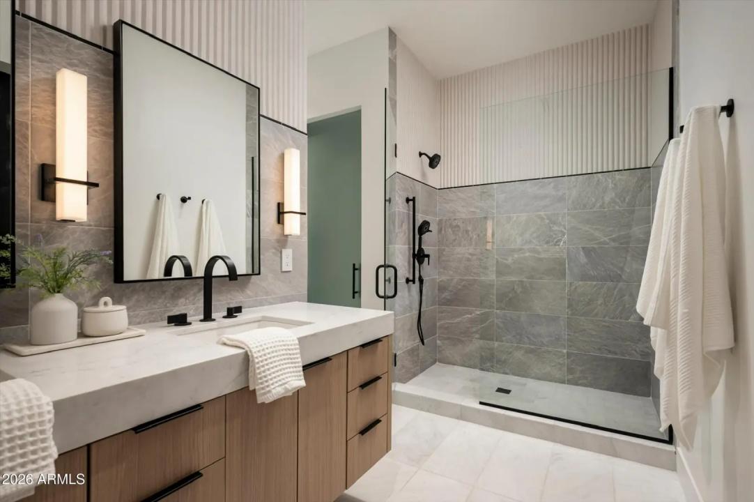 Real Estate Picture 32