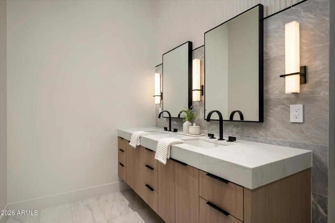 Real Estate Picture 33