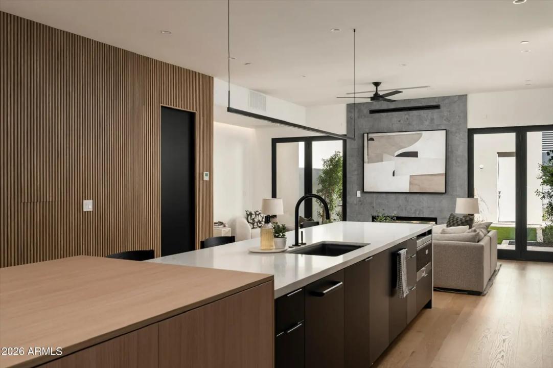 Real Estate Picture 12