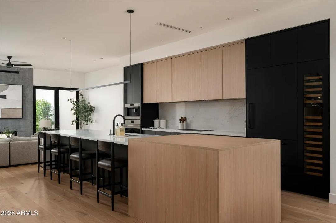 Real Estate Picture 8