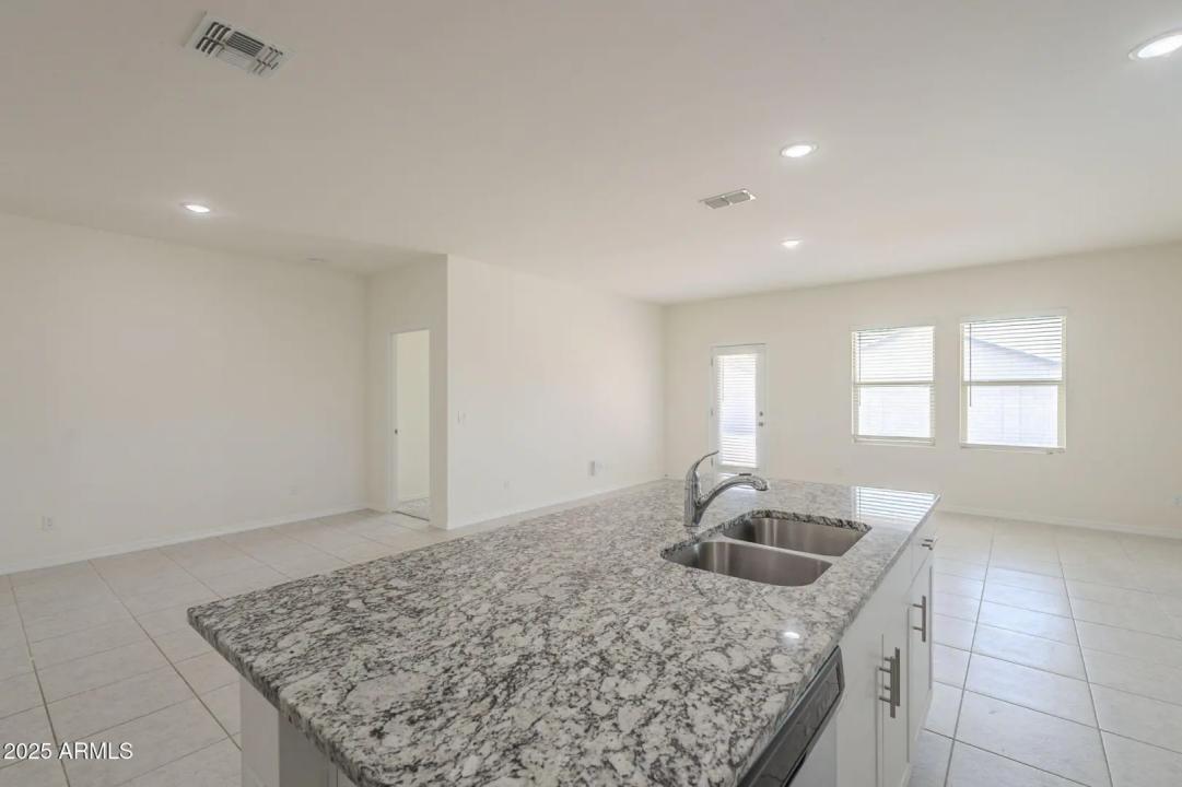Real Estate Picture 4