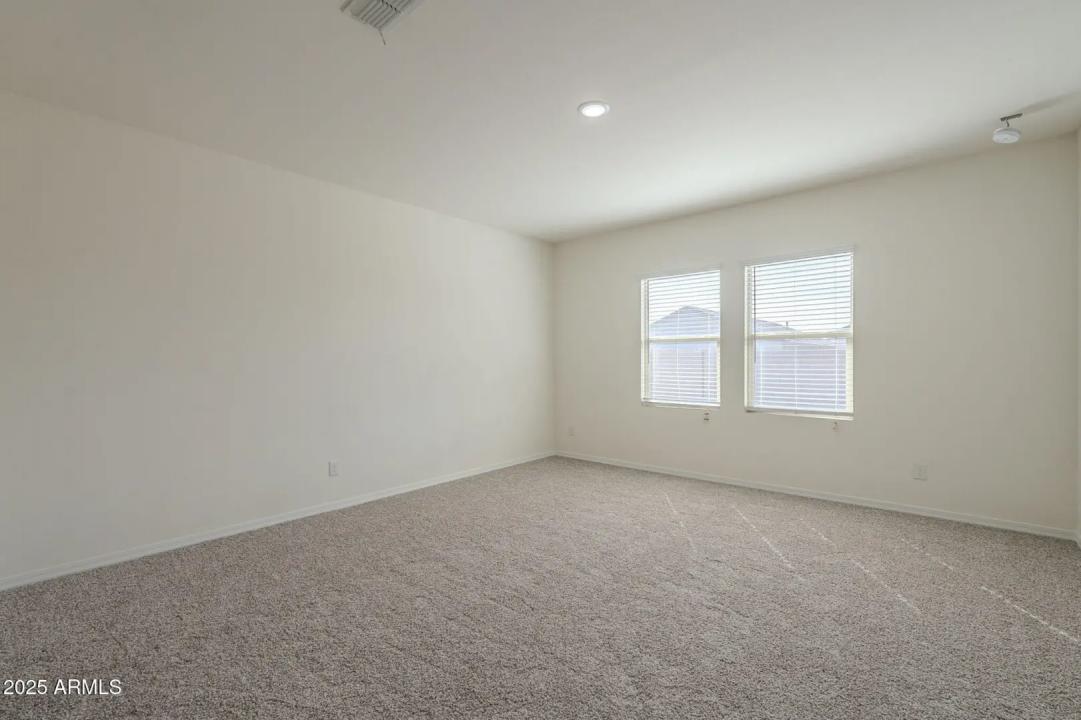 Real Estate Picture 14