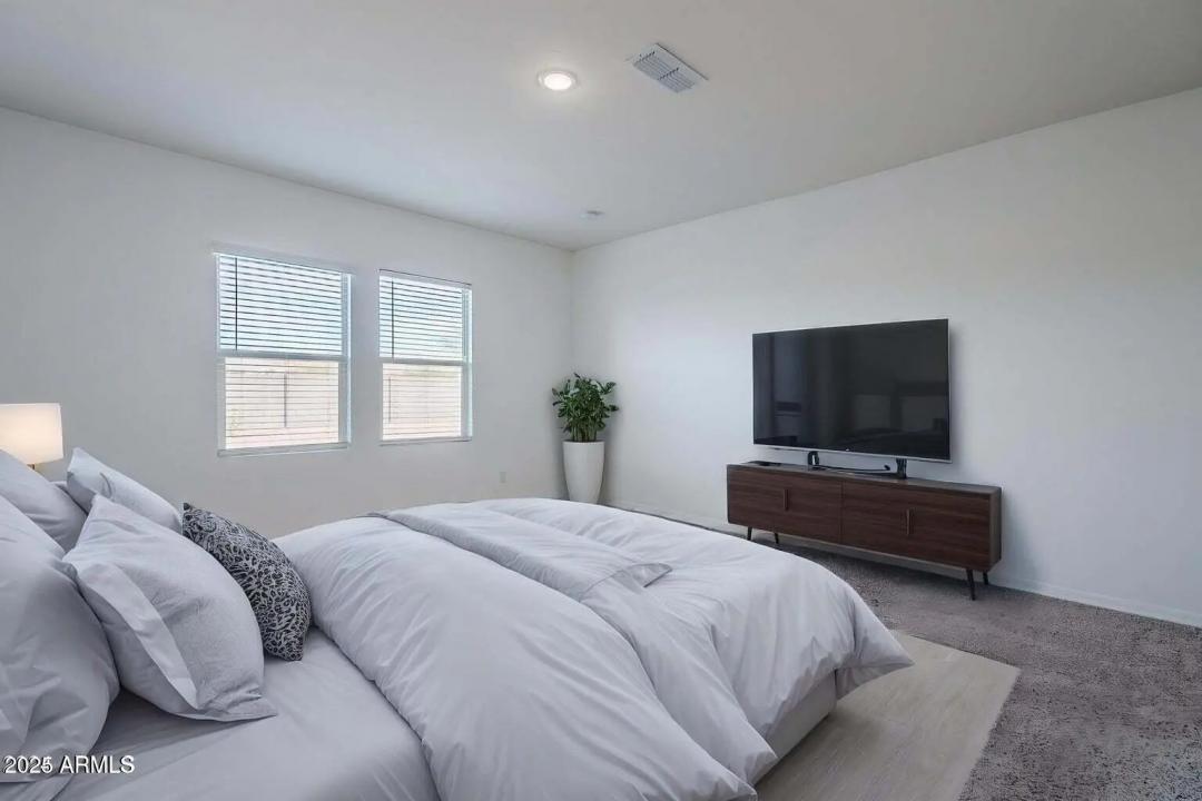 Real Estate Picture 8