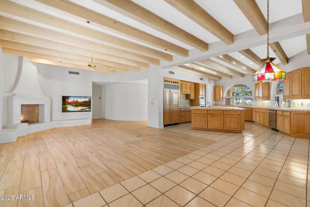 Real Estate Picture 7