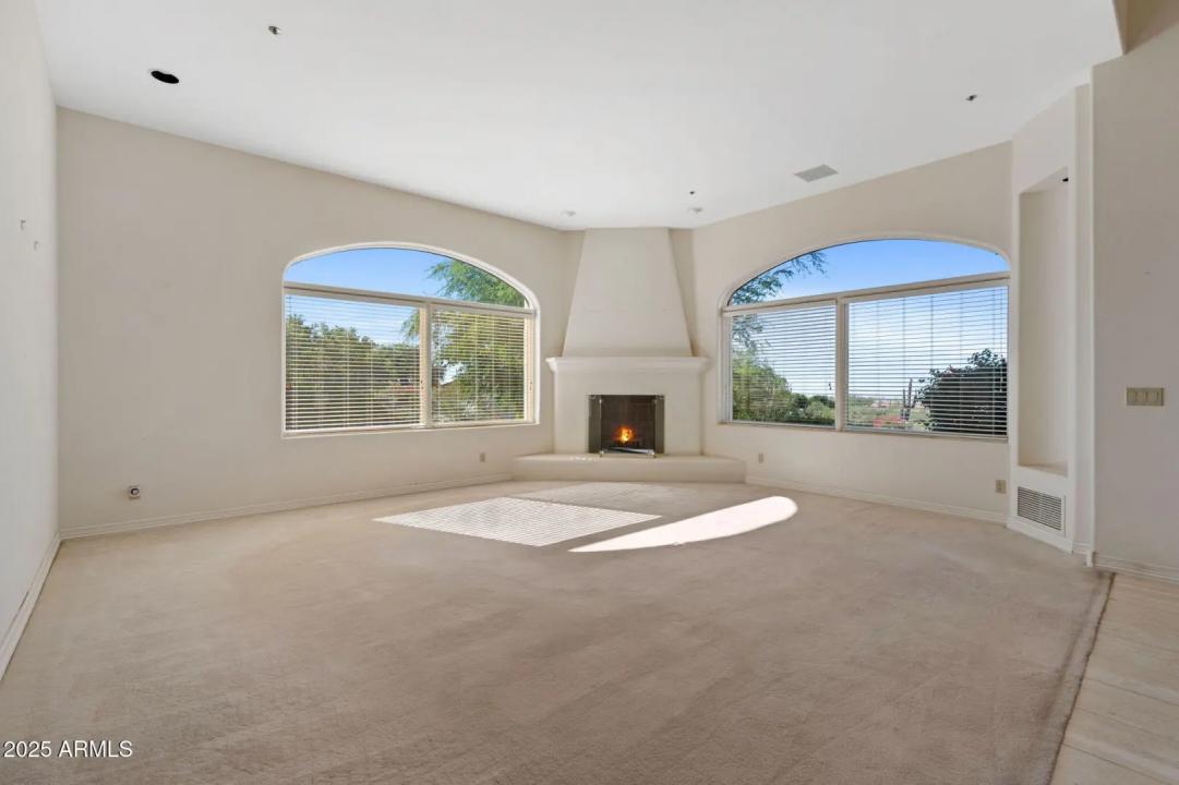 Real Estate Picture 3