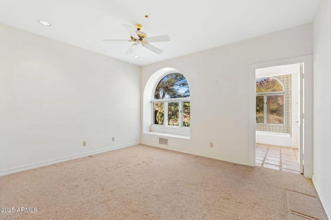 Real Estate Picture 14