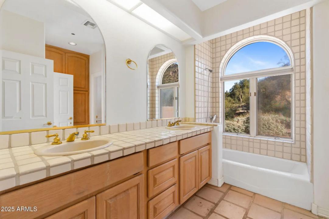 Real Estate Picture 15