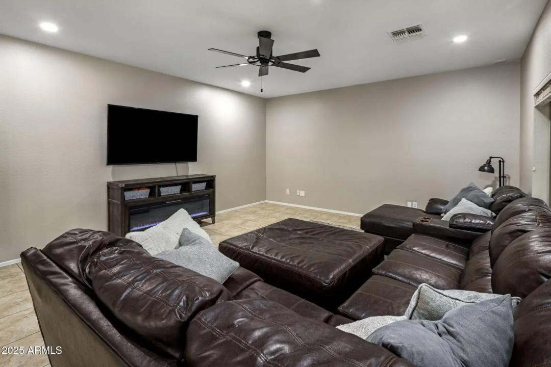 Real Estate Picture 9