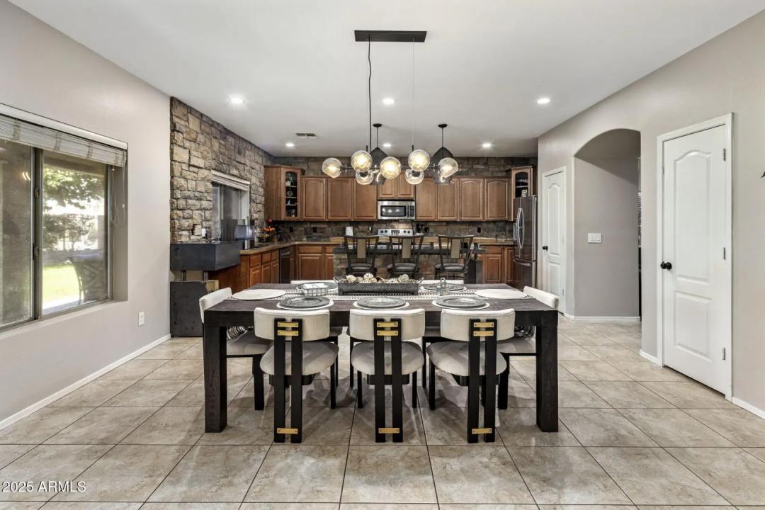 Real Estate Picture 5