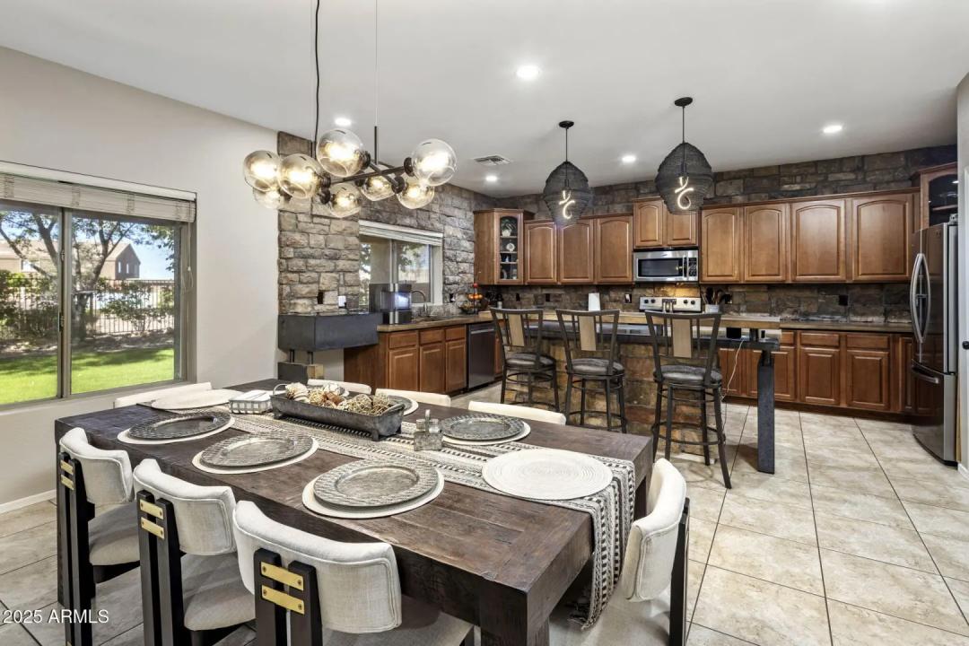 Real Estate Picture 4