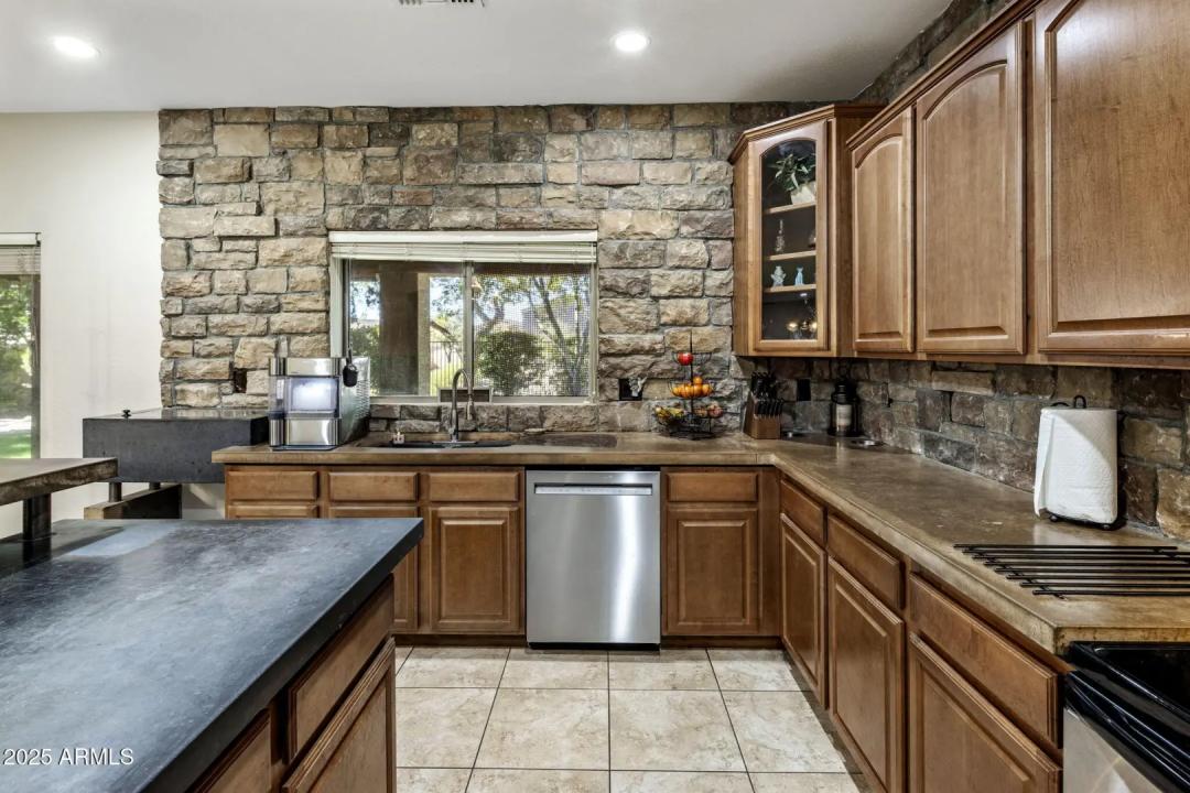 Real Estate Picture 6