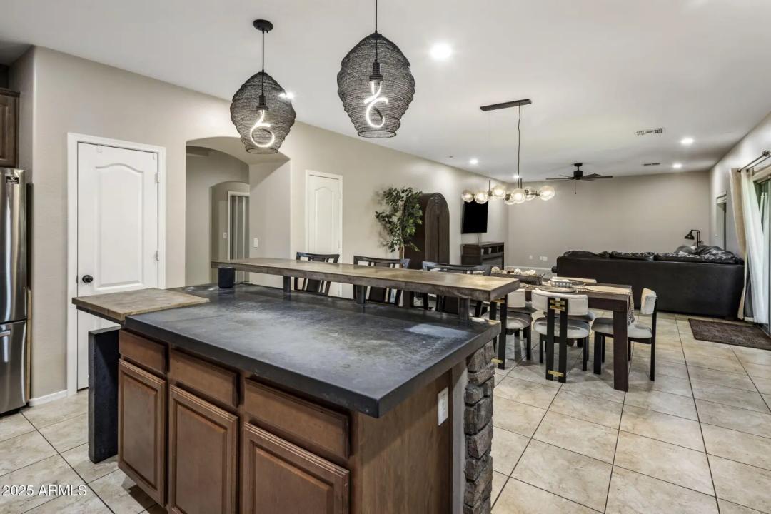 Real Estate Picture 10