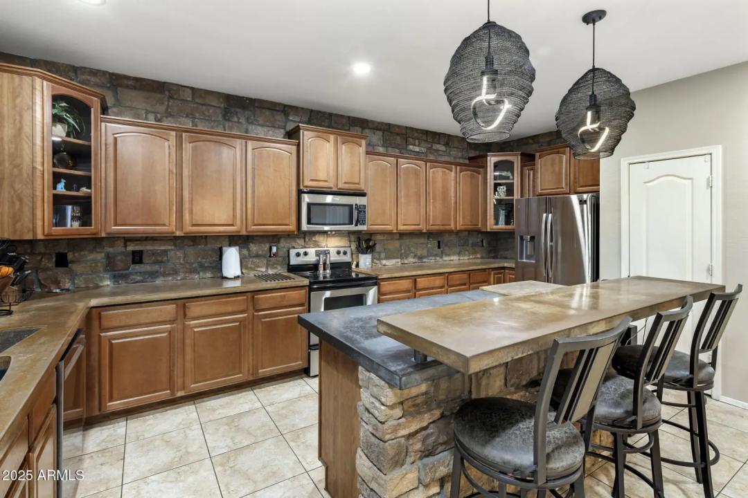 Real Estate Picture 7