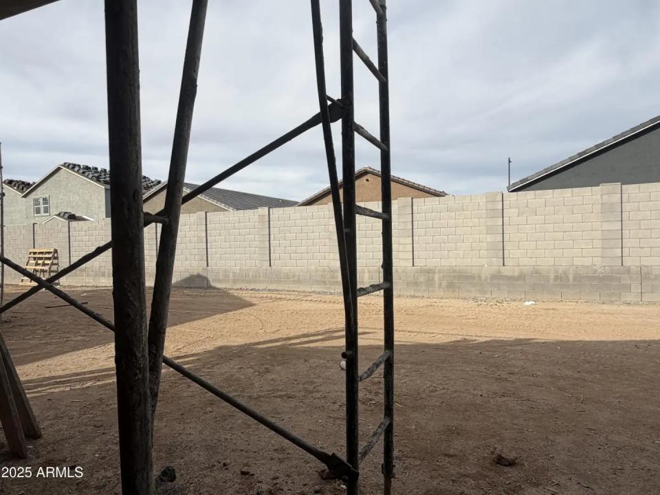 Real Estate Picture 10