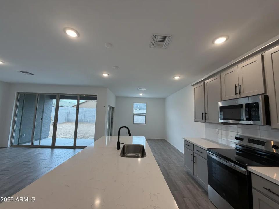 Real Estate Picture 8