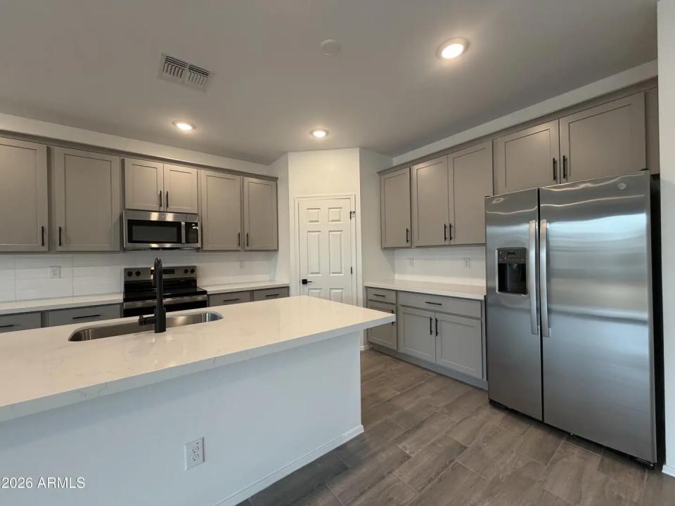 Real Estate Picture 9