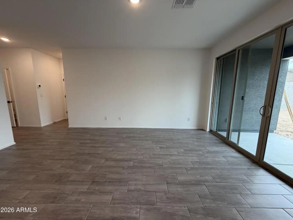 Real Estate Picture 11