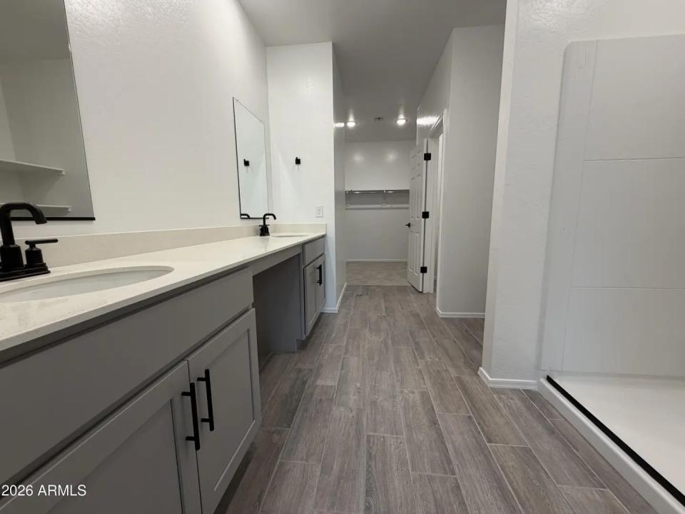 Real Estate Picture 14