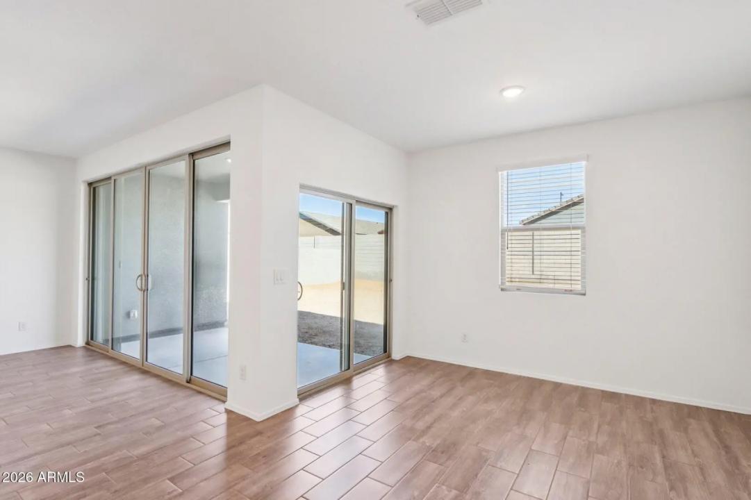 Real Estate Picture 4