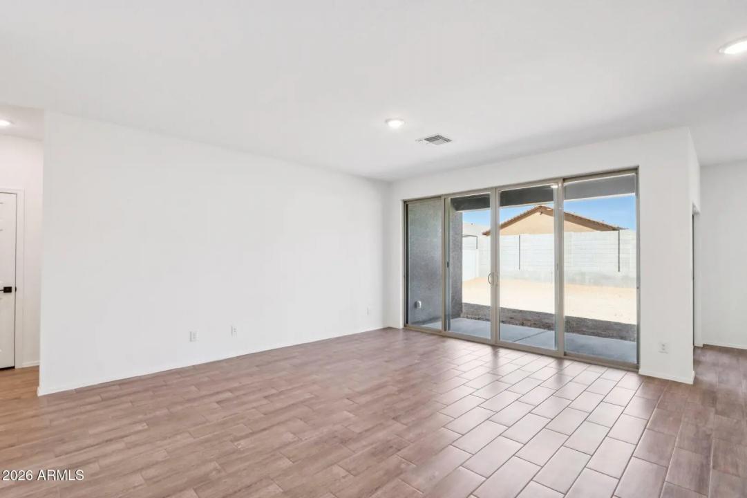 Real Estate Picture 5