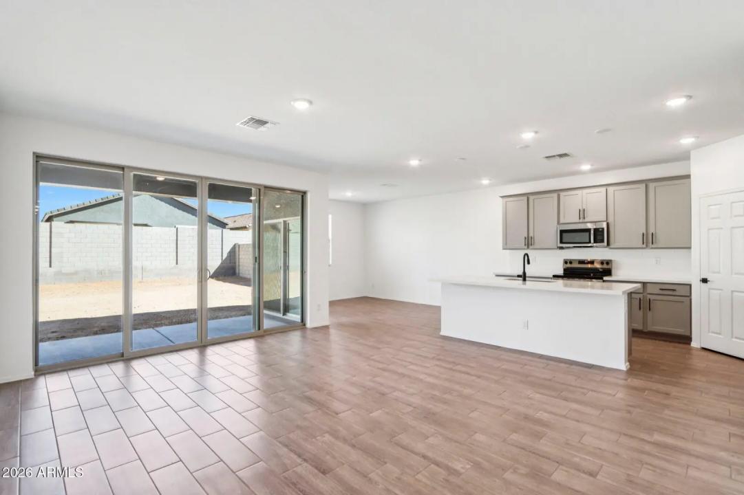 Real Estate Picture 6