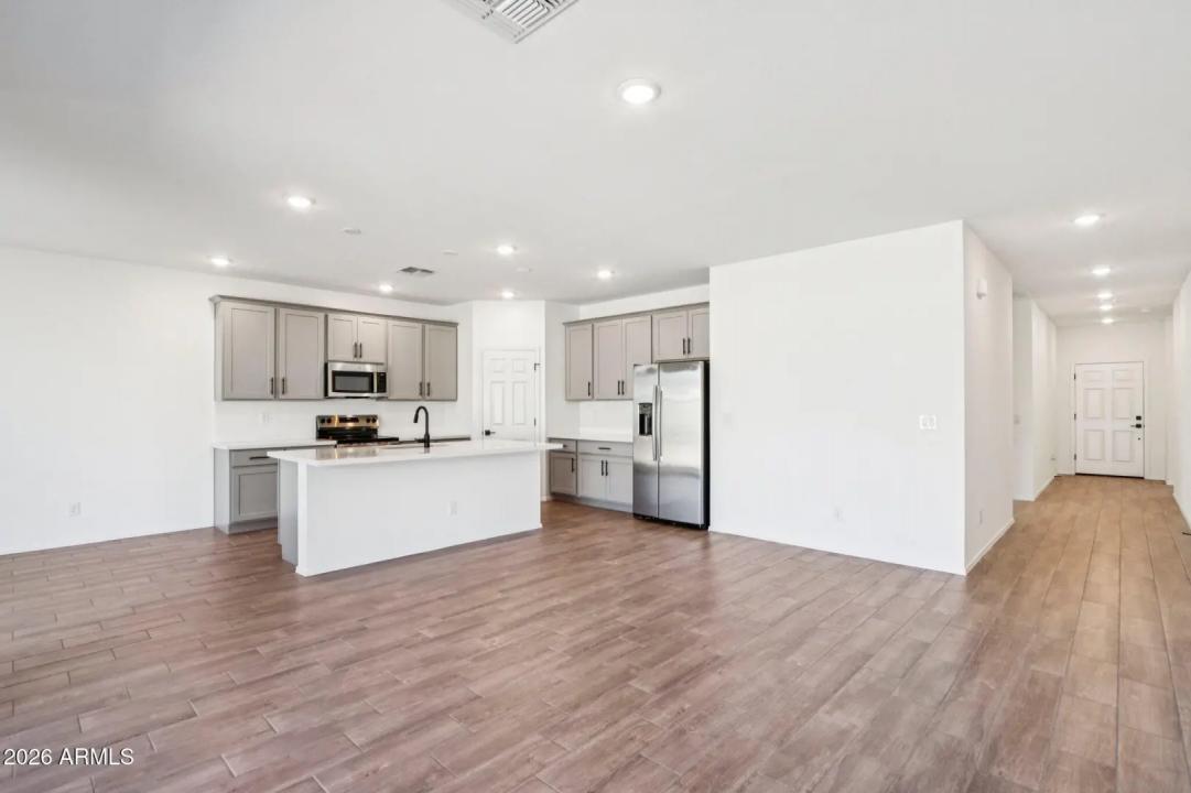 Real Estate Picture 7