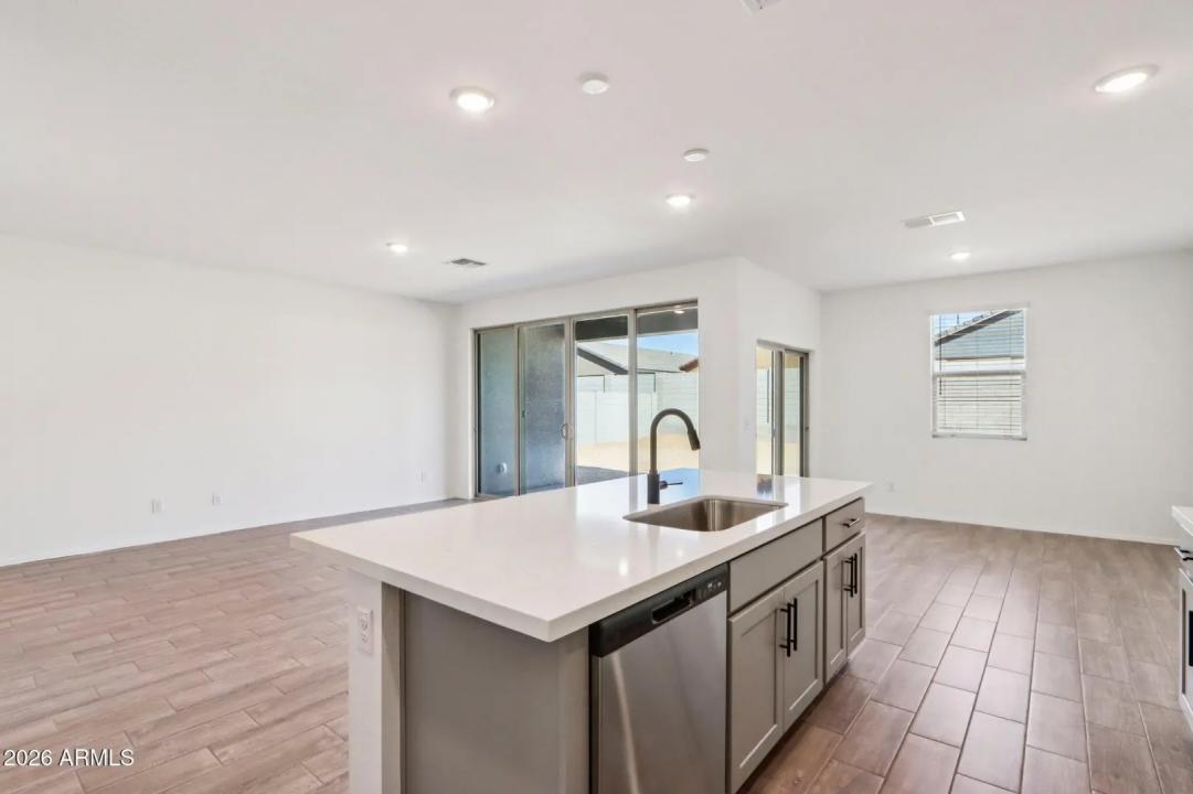 Real Estate Picture 9