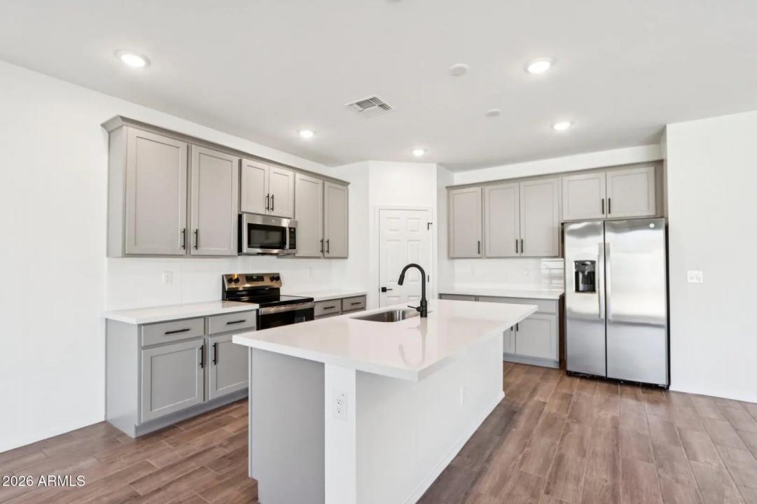 Real Estate Picture 10