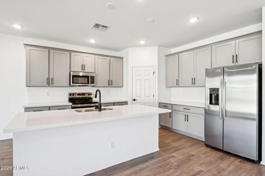 Real Estate Picture 11