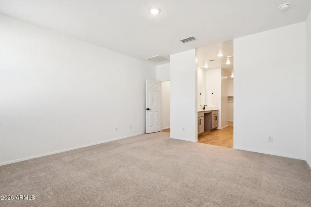 Real Estate Picture 14