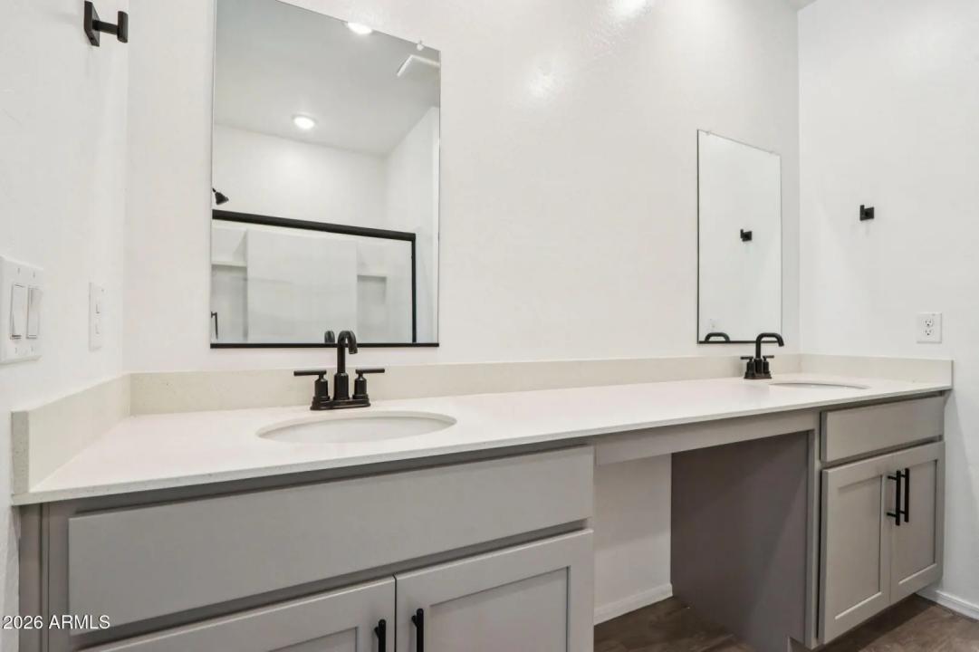 Real Estate Picture 16