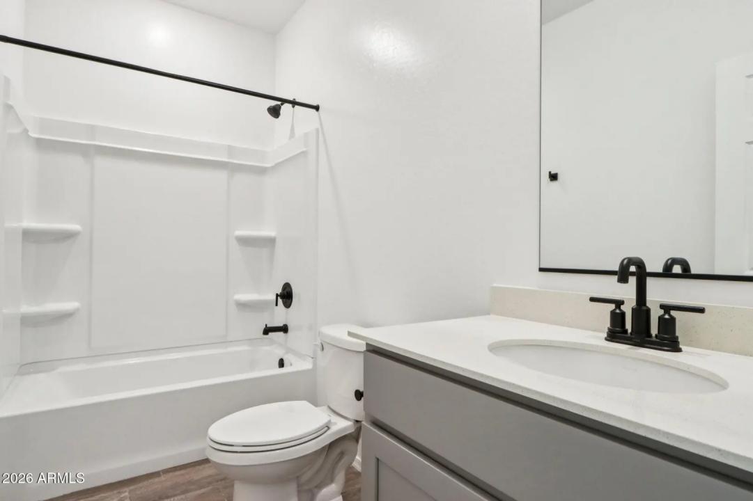 Real Estate Picture 24