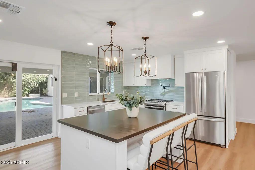 Real Estate Picture 3