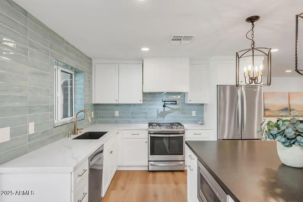 Real Estate Picture 4