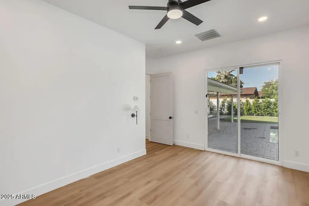 Real Estate Picture 12