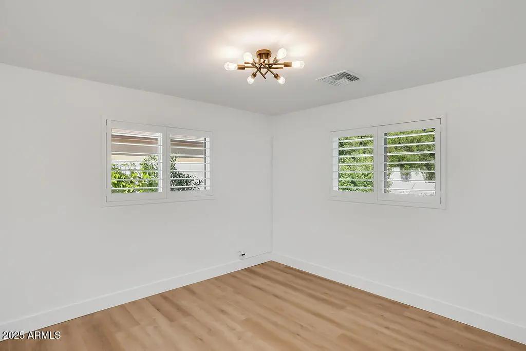 Real Estate Picture 17