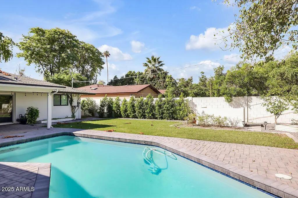 Real Estate Picture 24