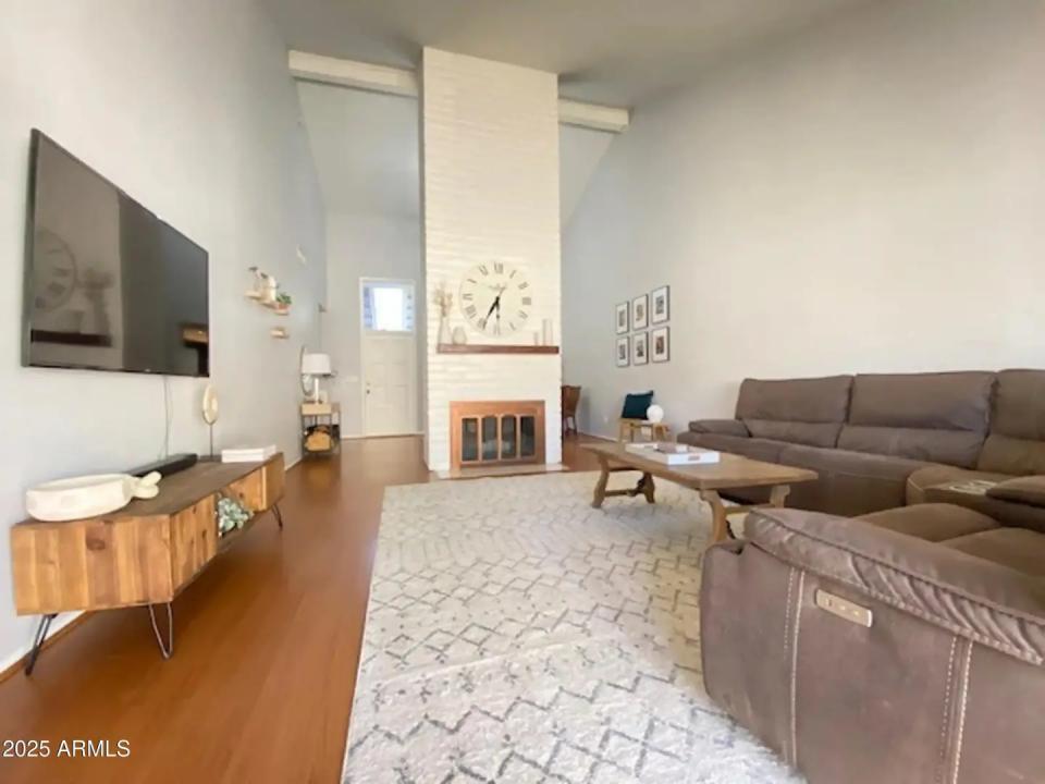 Real Estate Picture 8