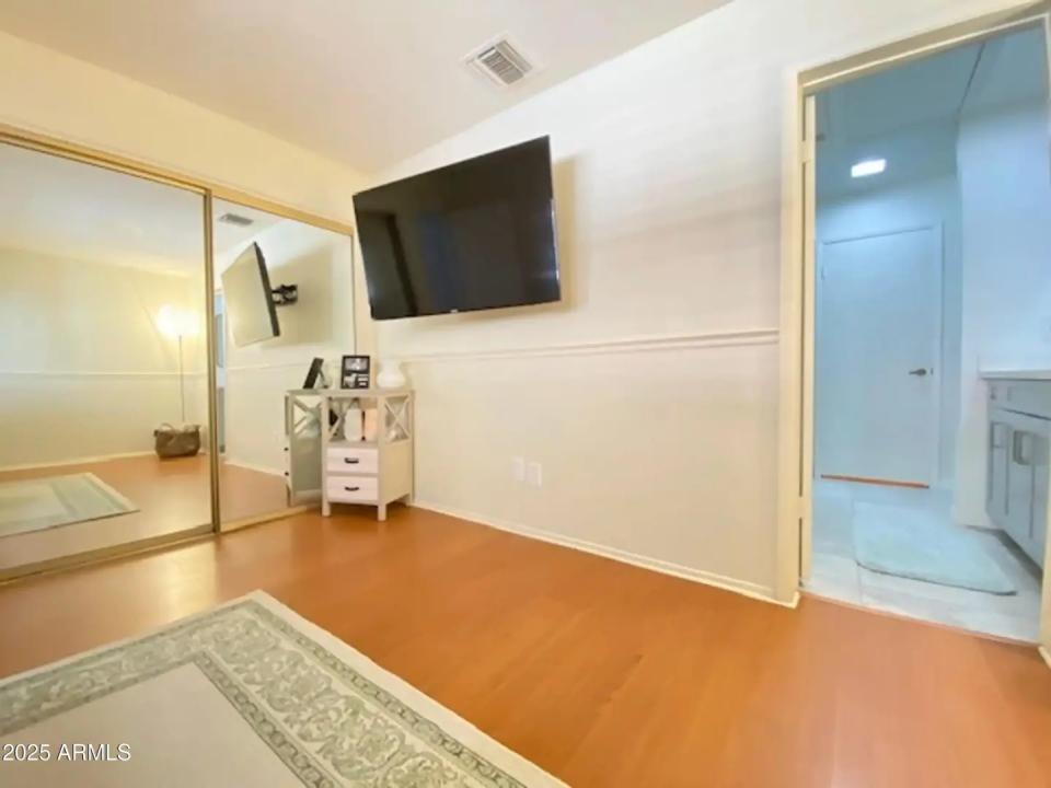 Real Estate Picture 17