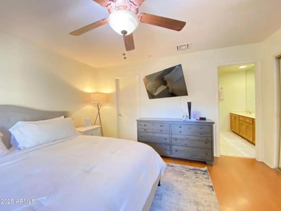 Real Estate Picture 24