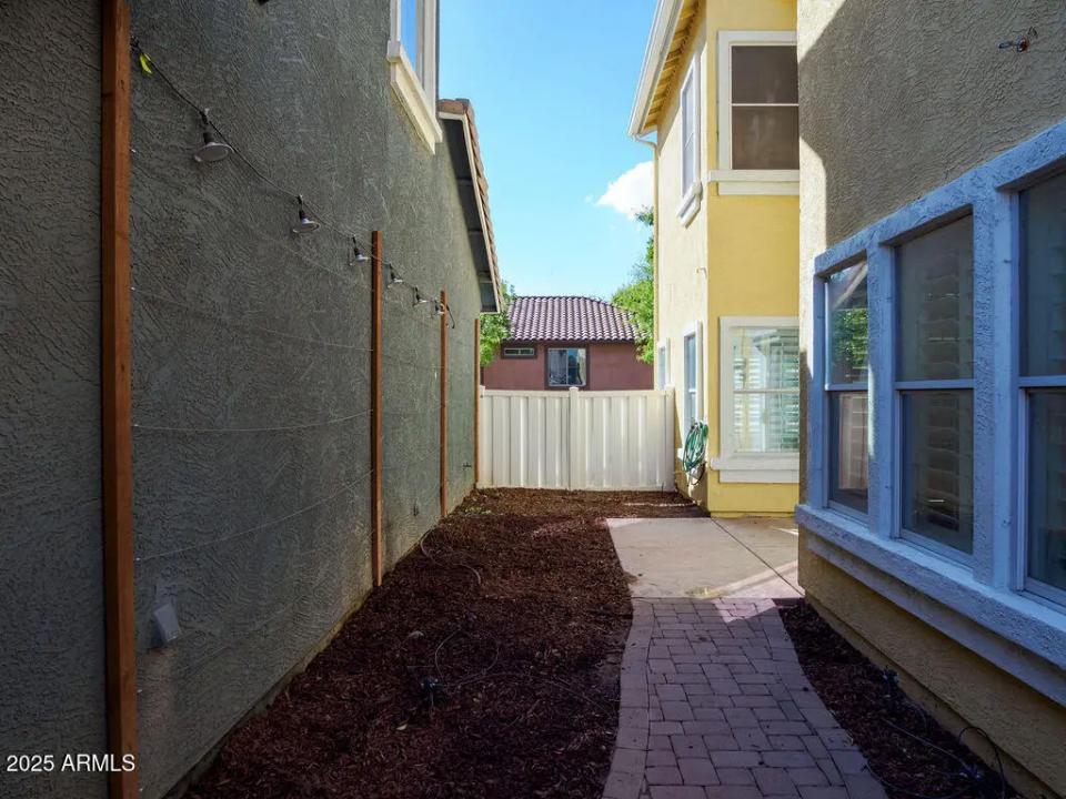 Real Estate Picture 30