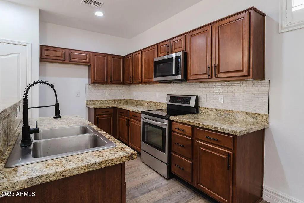 Real Estate Picture 11