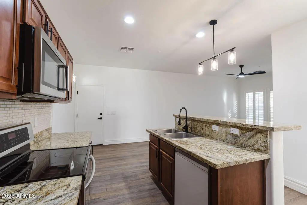 Real Estate Picture 12