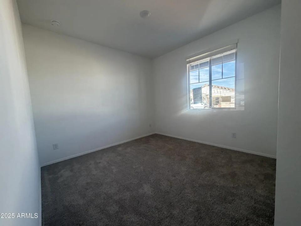 Real Estate Picture 3