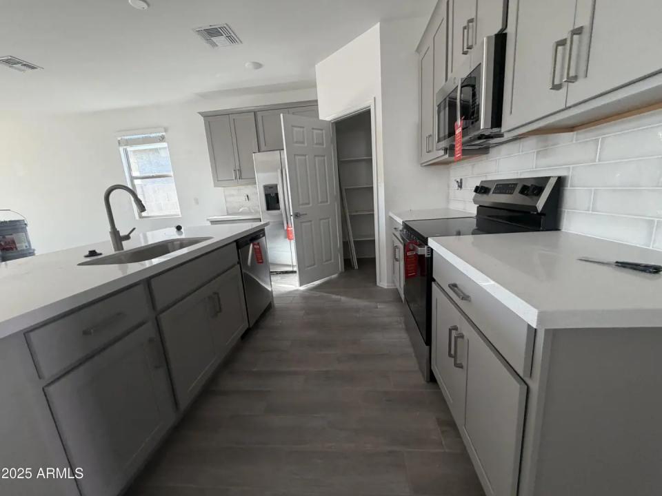 Real Estate Picture 5