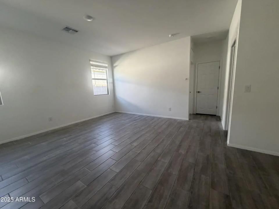 Real Estate Picture 6