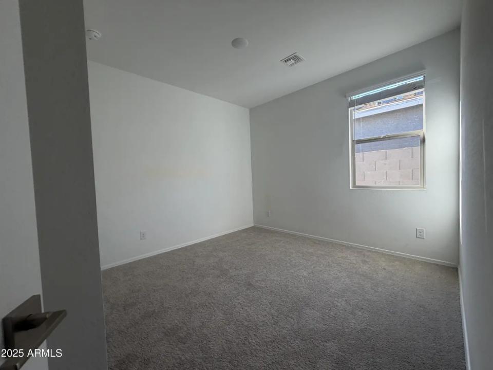 Real Estate Picture 14