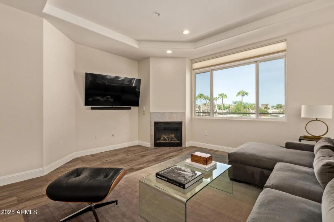 Real Estate Picture 4