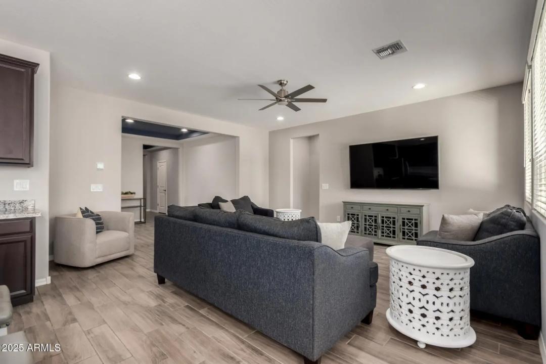 Real Estate Picture 10